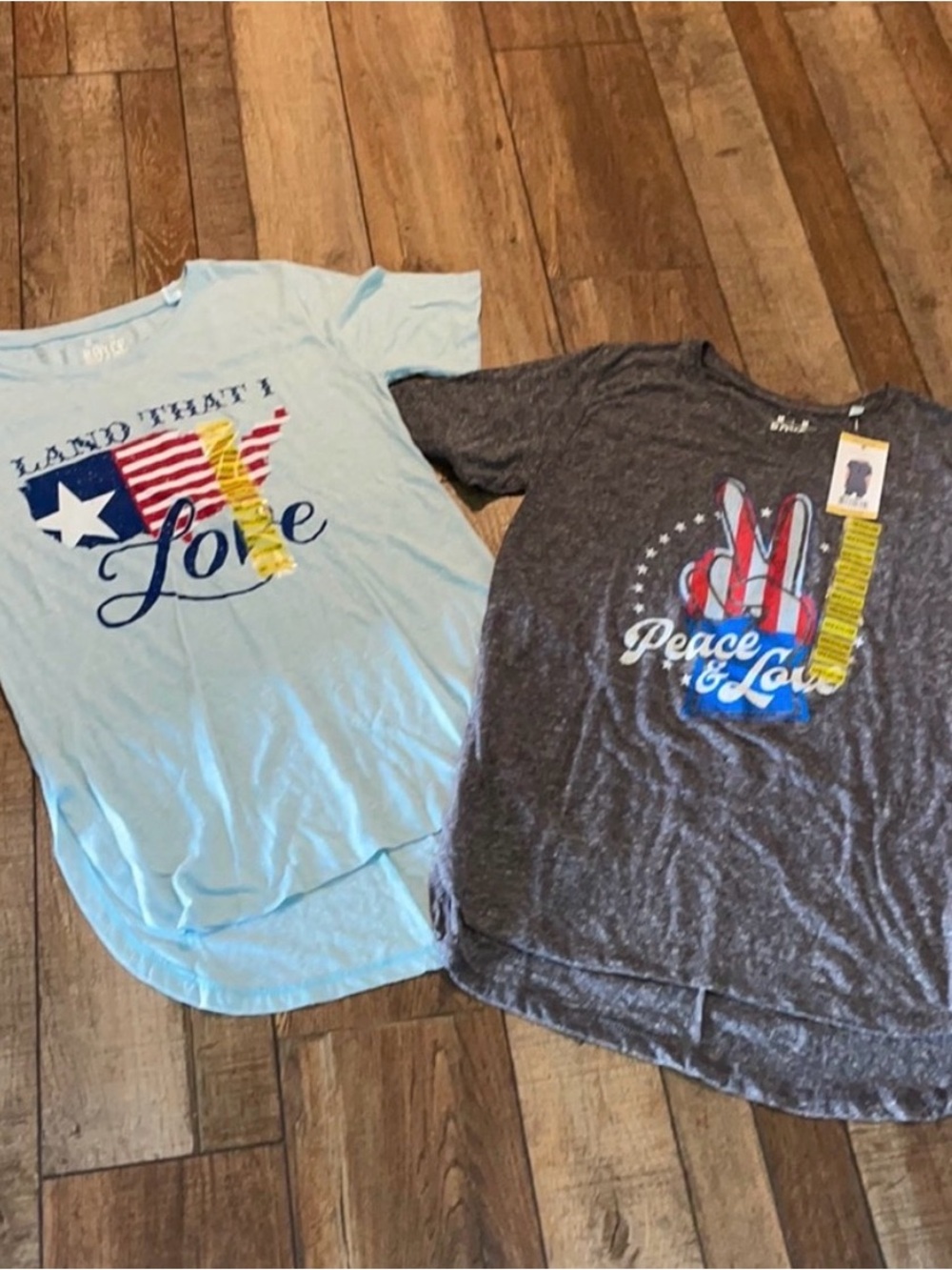 Royce Brand sz M Peace & Love Patriotic Graphic Tee Bundle nwt